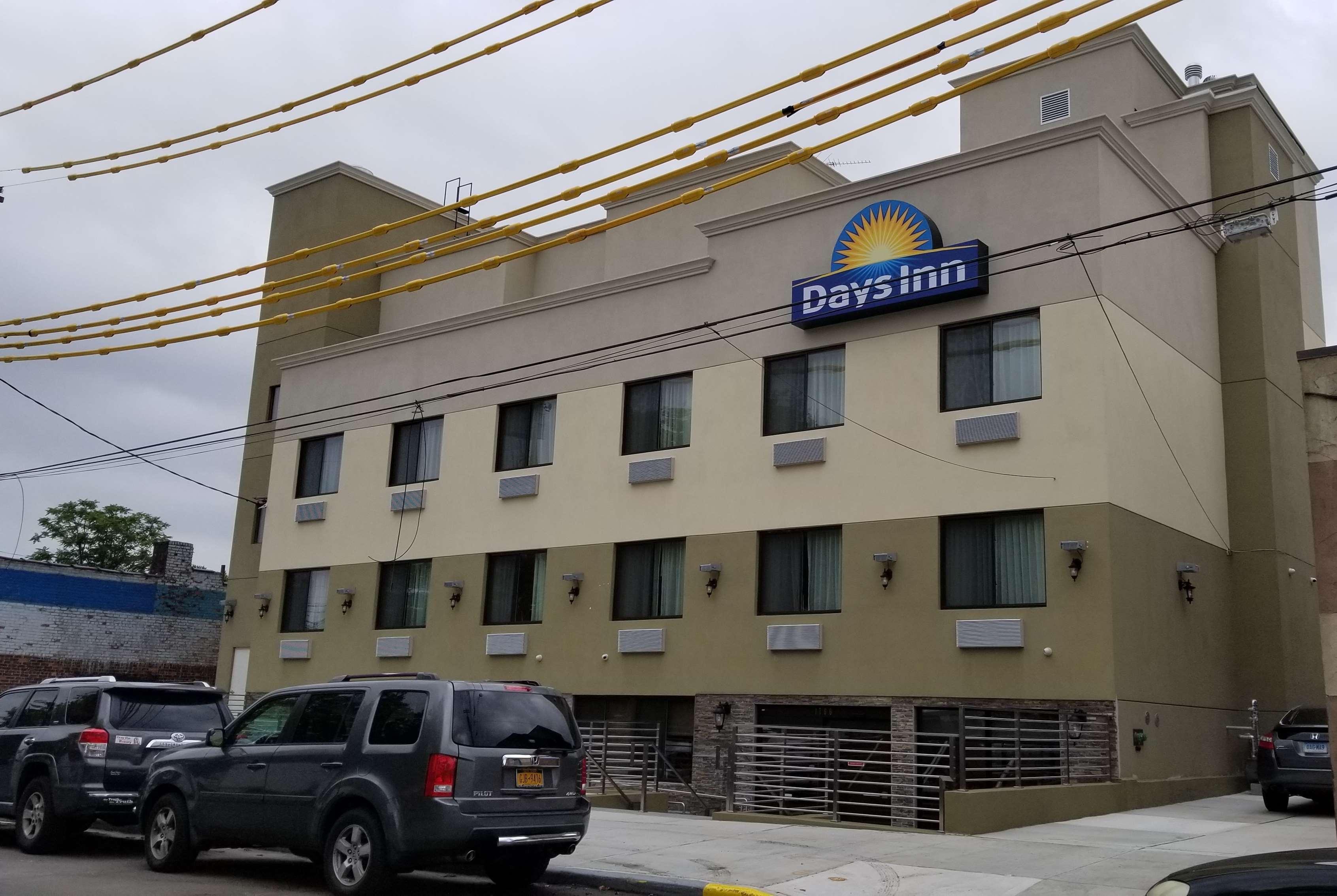 Days Inn By Wyndham Brooklyn Marine Park Nueva York Exterior foto