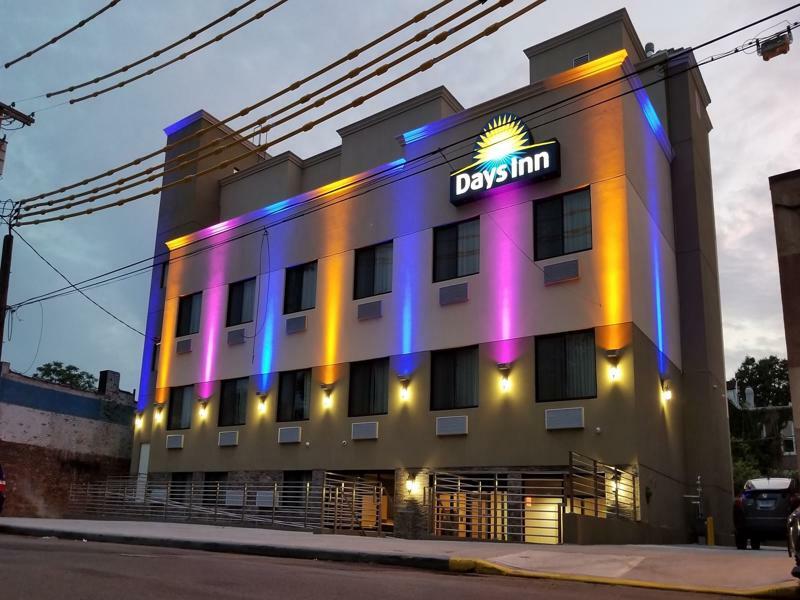 Days Inn By Wyndham Brooklyn Marine Park Nueva York Exterior foto